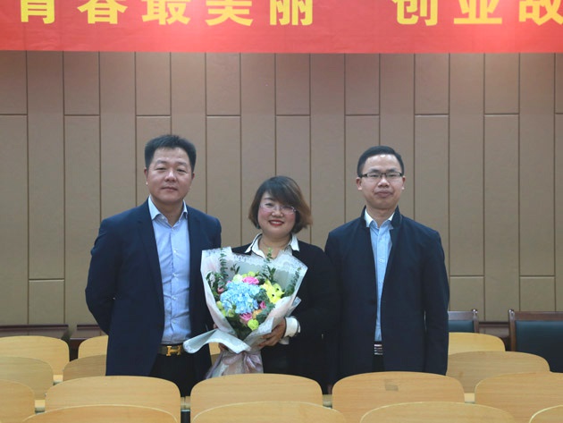 “不忘初心，載夢前行”人和集團(tuán)董事長及總裁受邀贛南師范大學(xué)做創(chuàng)業(yè)講座 